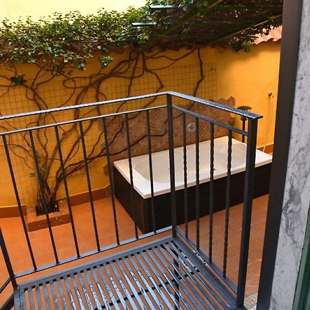 Ripa Garden Room And Suite Σαλέρνο Εξωτερικό φωτογραφία